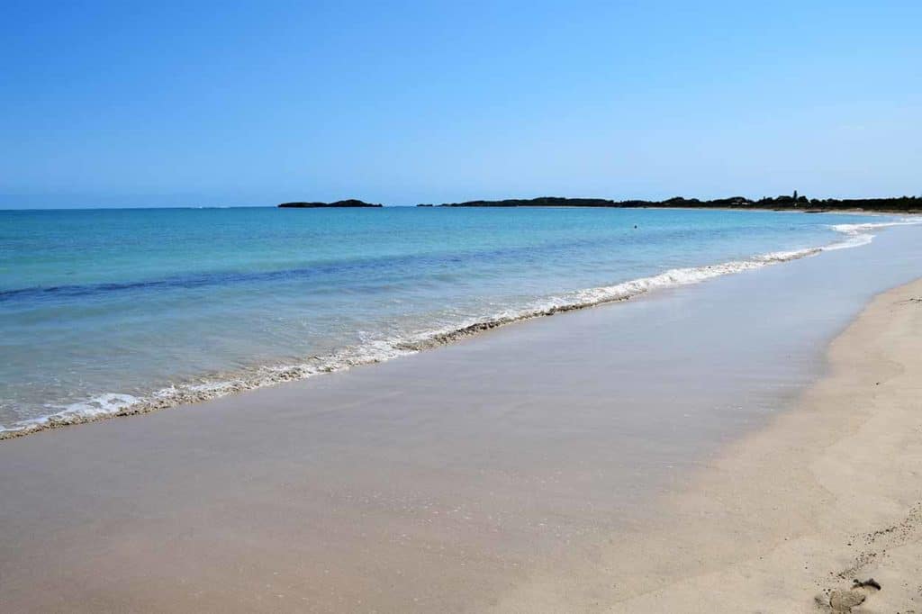 Il mare della Puglia si trova a soli 5 minuti dal B&B La Maison One a Carovigno.